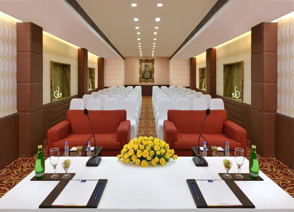 Taurus Sarovar Portico New Delhi Eksteriør bilde