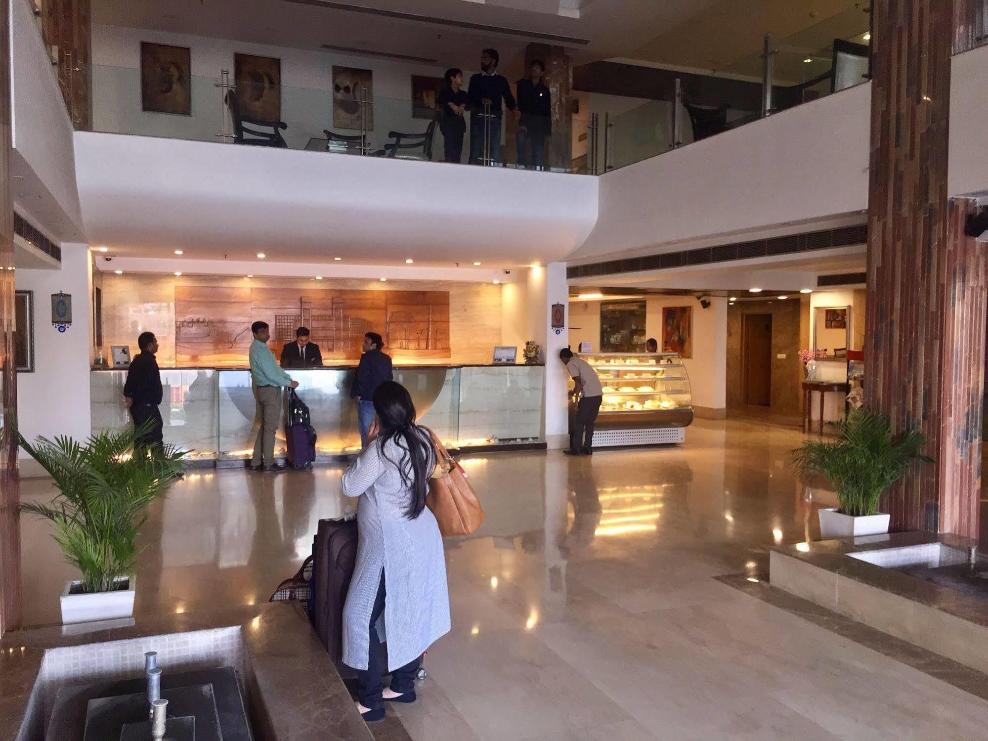 Taurus Sarovar Portico New Delhi Eksteriør bilde