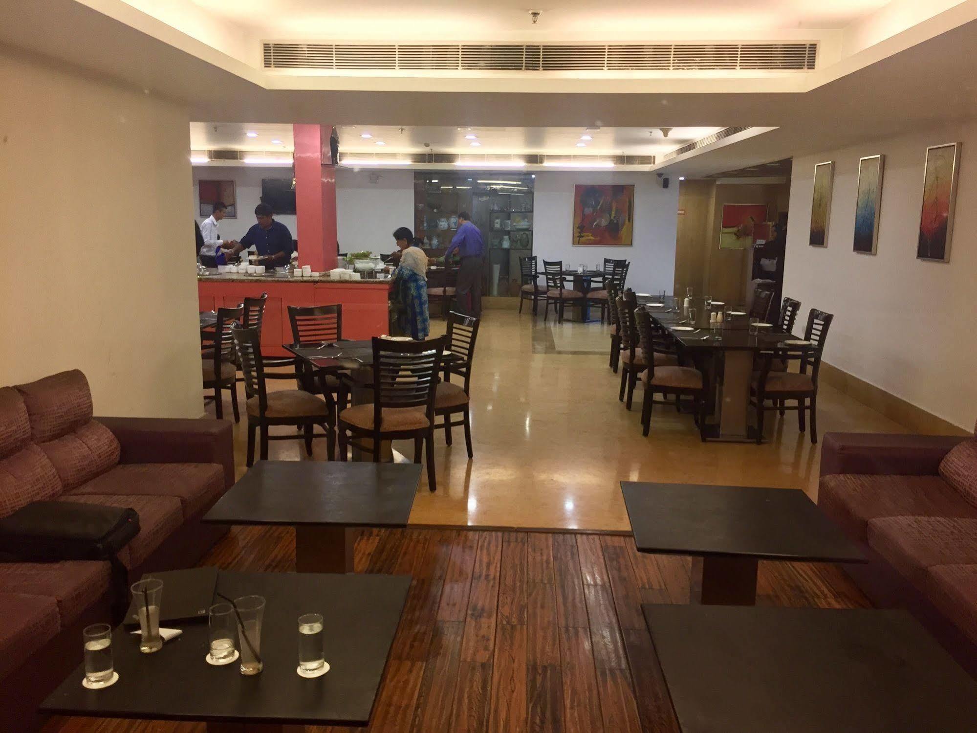 Taurus Sarovar Portico New Delhi Eksteriør bilde